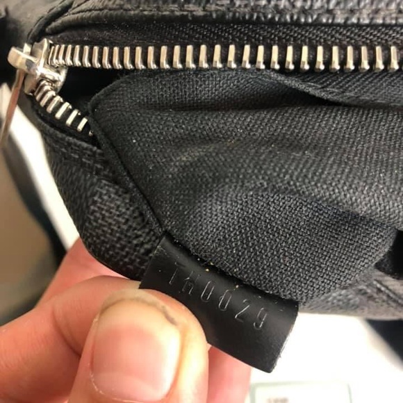 Louis Vuitton graphite Amazon bag - Picture 3 of 10